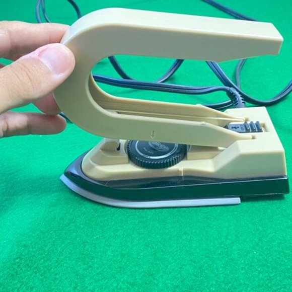 Vintage Image Travel Iron Dual Volt - Vintage Ironing Machine - Travel Iron w Fo - Picture 10 of 10